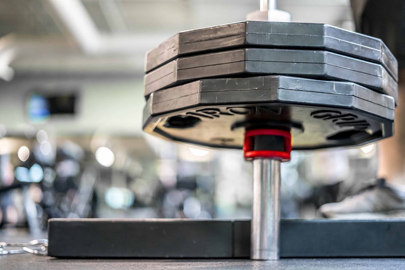 Clout Fitness مشابك باربل أولمبي من كلوت فيتنس، زوج من مشابك الوزن القابلة للإفراج السريع تناسب باربل بقطر 2 إنش، باللون الأحمر - Image 2
